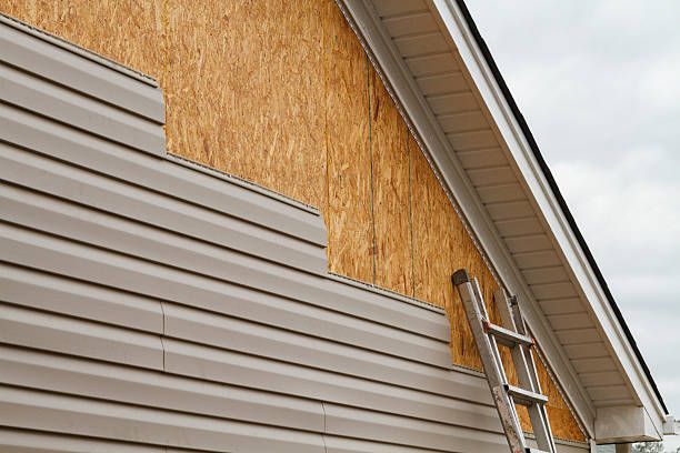 Professional Siding Inspection technician working in Clarksville, MD